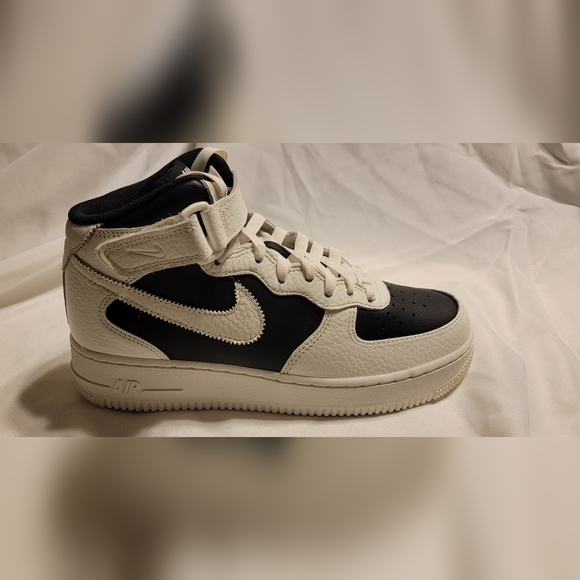 Air Force 1 '07 Mid - Picture 2 of 7